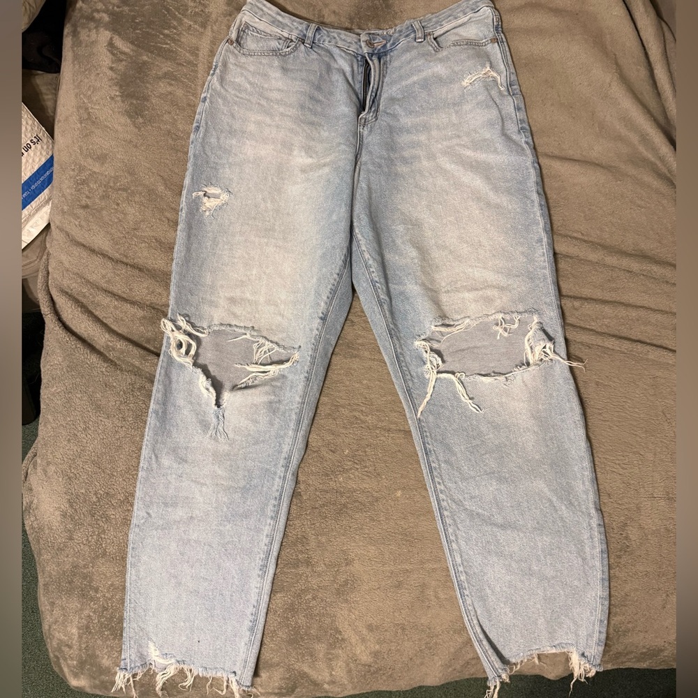 American Eagle Outfitters Light Blue Distressed Boyfriend Jeans